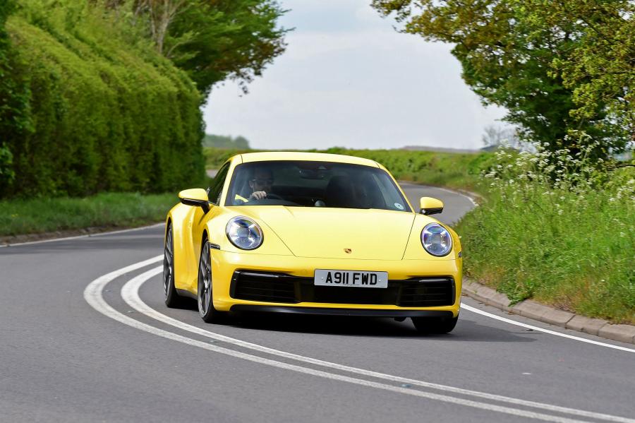  Porsche 911 Carrera 4S (992) 2019 года  (UK) (фото 39 из 40)